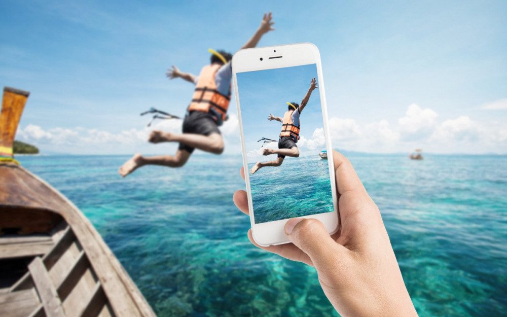 "Pics or it didn’t happen!": Why Your Holiday Shouldn't Be A Series Of Curated Instagram Shots