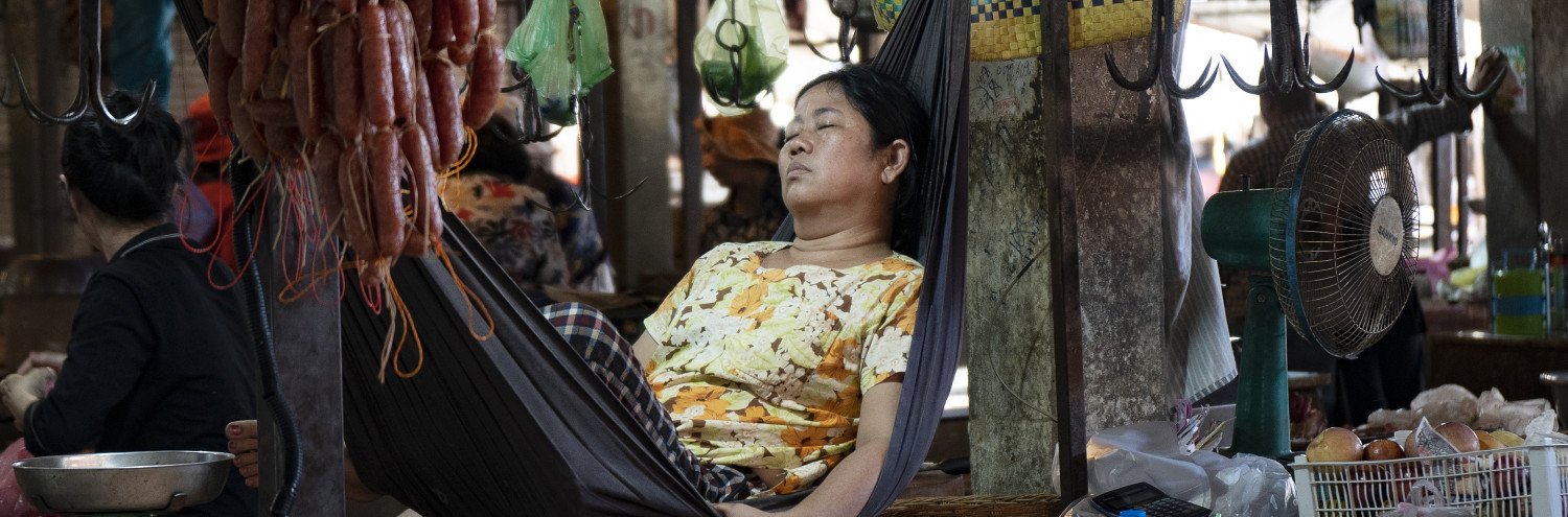 Street Photography: An Interview with Shirley Finlay from Travelling Handbag